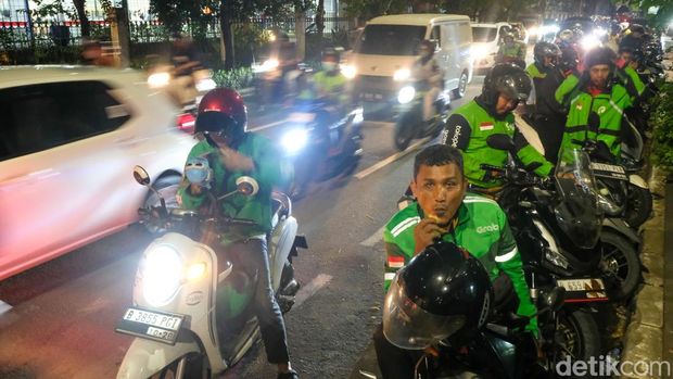 Pemerintah Kasih Kode, Tarif Ojol di Indonesia Bakal Naik!