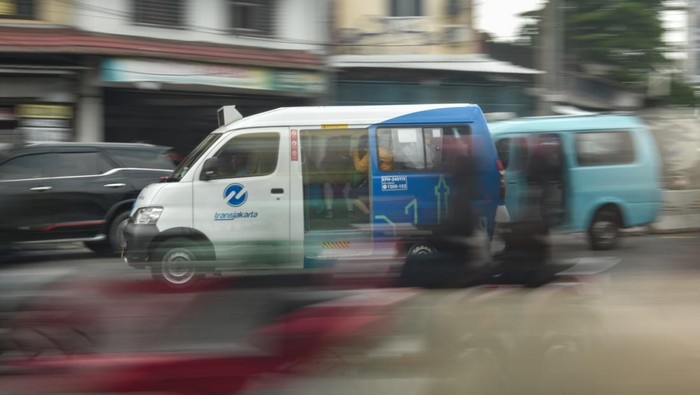 Sopir JakLingko Mau Dibenahi: Serasa Mobil Sendiri, Bawa Keluarga-Ngebut
