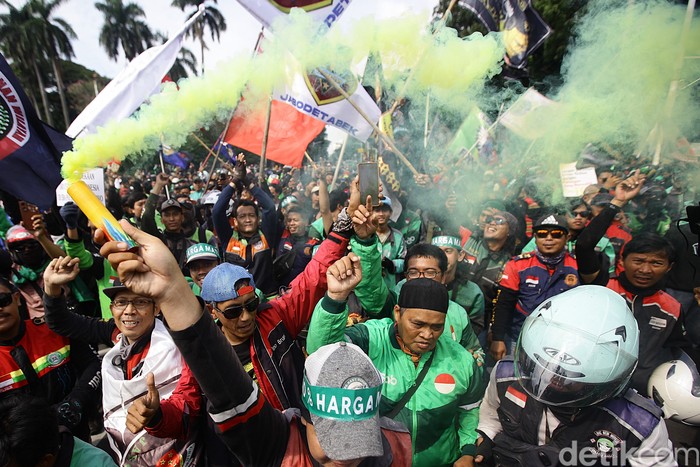 Ojol Demo Besar-besaran 'Kepung Istana', Ini 5 Tuntutannya