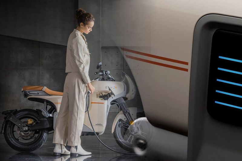 Honda Luncurkan Motor Listrik Begaya Cafe Racer, Segini Harganya