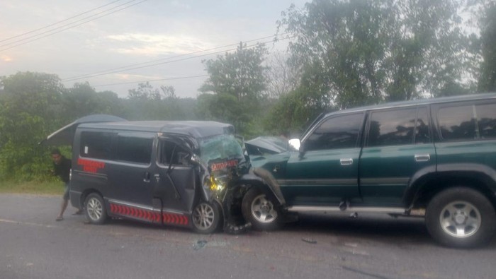 Pelajaran dari Kecelakaan Adu Banteng Land Cruiser vs Ambulans Bawa Pasien