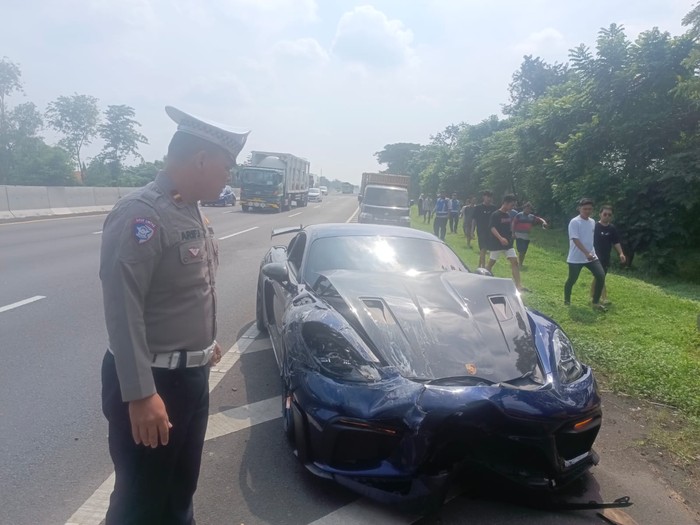 Porsche Tabrak Rush hingga Terbalik, Ini Pelajaran Pentingnya!