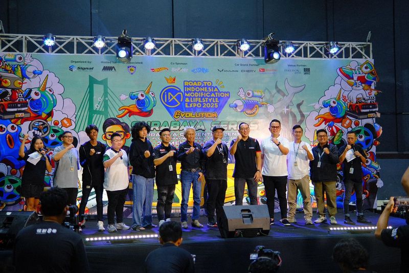 Penasaran Lihat Mobil Modif-Die Cast, Ribuan Orang Serbu IMX Surabaya 2025!