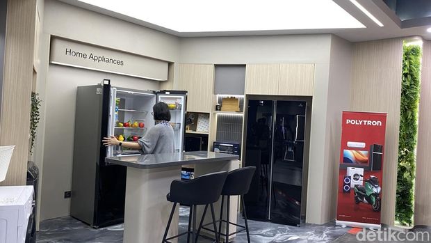 Polytron Buka Showroom Mobil Listrik Pertama, Bareng AC-Kulkas Cs