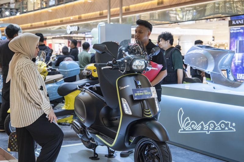 Rayakan Usia 79 Tahun, Vespa Segarkan Warna Primavera hingga Sprint
