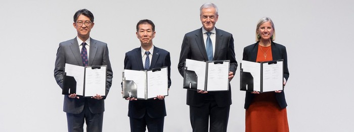 Mitsubishi, Mitsubishi Fuso dan Hino Merger!