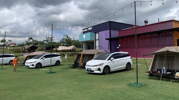 BYD, Umur Baru Setahun, Segini Banyak BYD M6 yang Dibeli Orang Indonesia