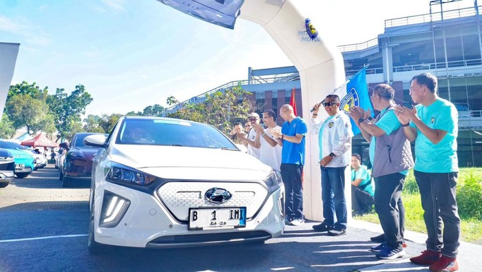 Ketum IMI Lepas Gelaran E-Rallytage: EV Fun Rally in Heritage di Jakarta