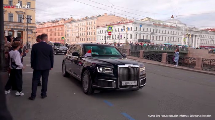 Prabowo, Limosin Mewah Buatan Rusia Jemput Prabowo Setibanya di St.Petersburg