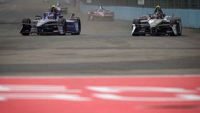 Hasil Formula E Jakarta 2025: Pebalap Keturunan Indonesia Gagal Finis!