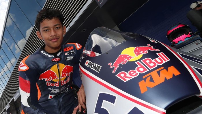 Indonesia Raya Berkumandang di Sirkuit Mugello, Pebalap Muda RI Juara