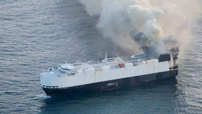 Takut Terbakar di Tengah Laut, Raksasa Logistik AS Ini Tolak Angkut Mobil Listrik