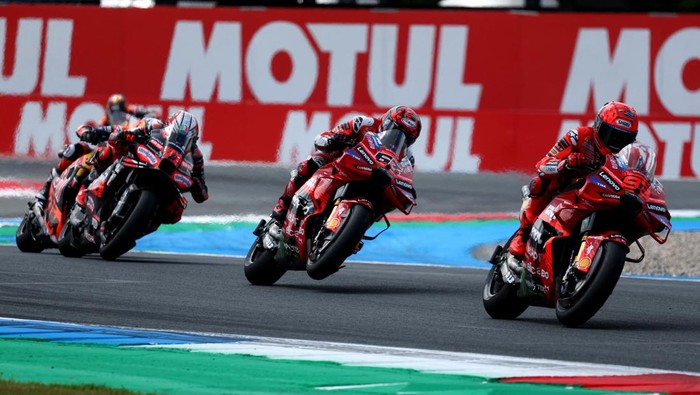 Kenapa Motor MotoGP Tidak Pakai Kaca Spion?