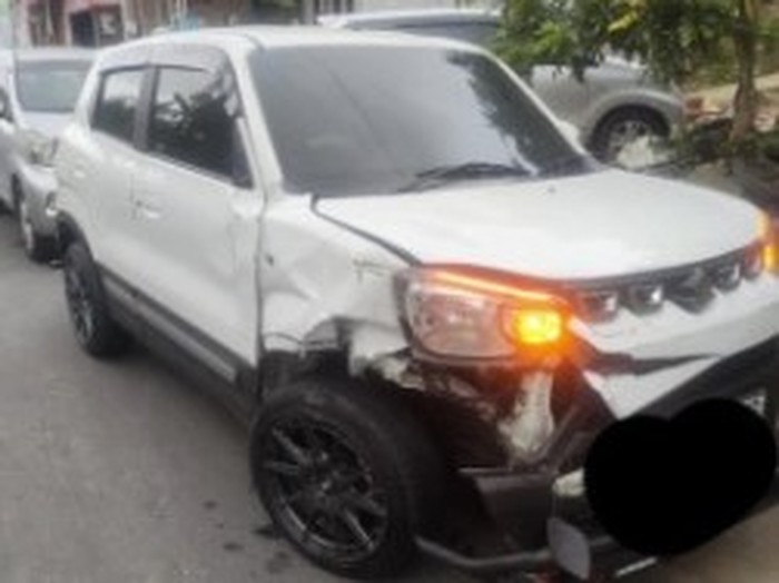 Suzuki , Fortuner yang Disopiri Pak Camat Tabrak Suzuki S-Presso hingga Terguling