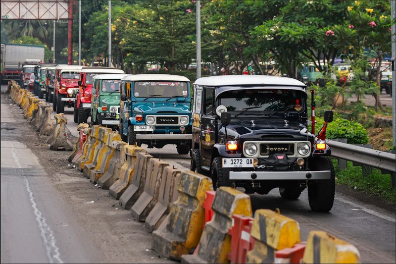 Ratusan Toyota Land Cruiser Ramaikan Bandung, Ada Apa Nih?