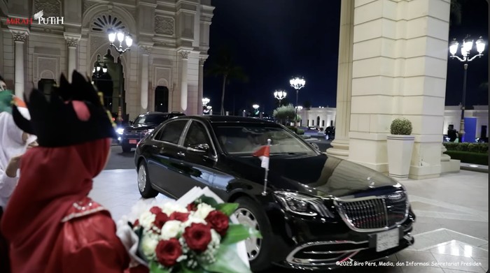Prabowo, Prabowo Tiba di Jeddah, Langsung Dijemput Mobil Mewah Anti-peluru
