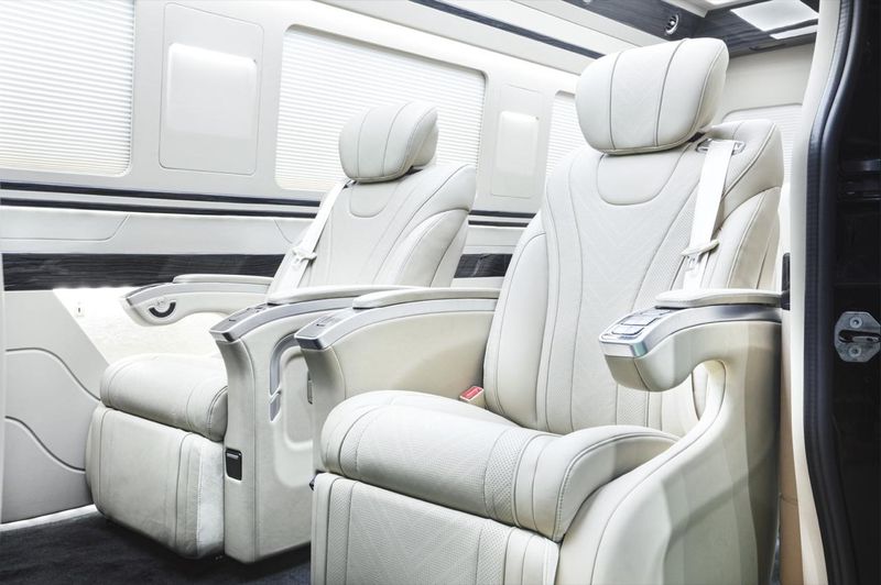 Mewah! Interior Mercedes-Benz Sprinter Ini Dimodifikasi ala Kabin Jet Pribadi
