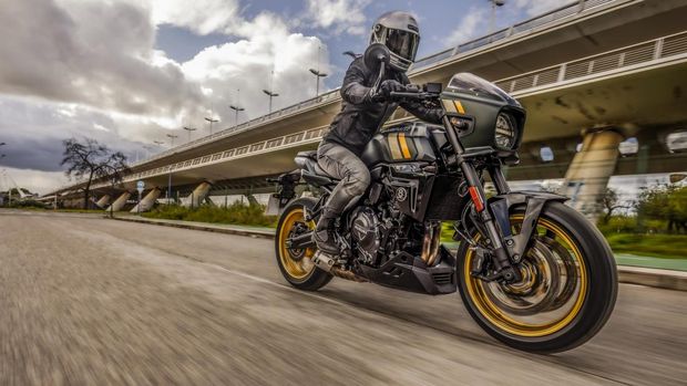 Suzuki GSX-8T dan GSX-8TT Resmi Meluncur, Moge Retro Gahar Bermesin Modern!