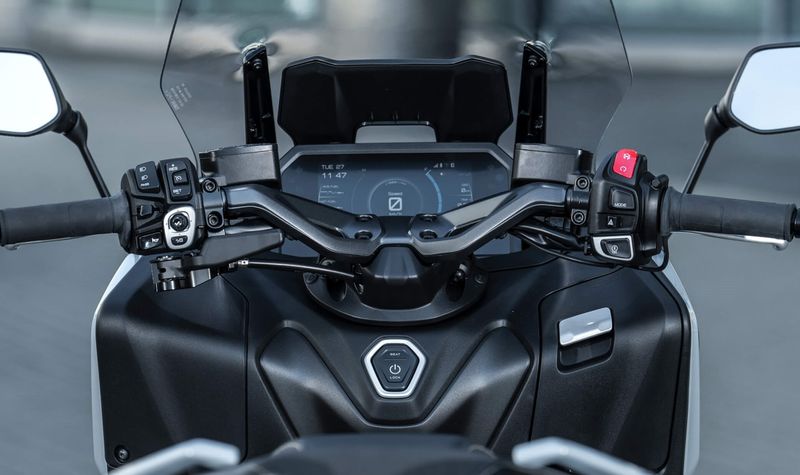Kasta Tertinggi Motor Matic Meluncur, Yamaha Tmax versi 2025