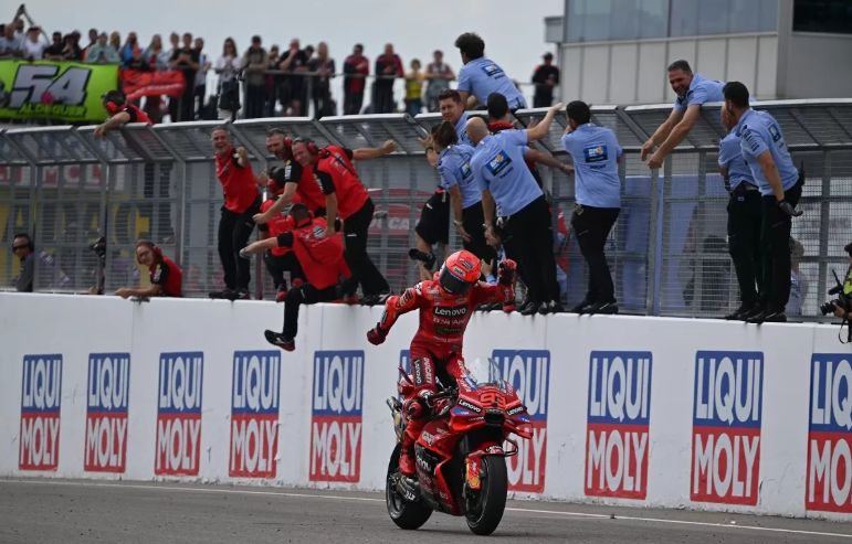 Sederet Pebalap Dunia yang Selebrasi 'Aura Farming' di Lintasan