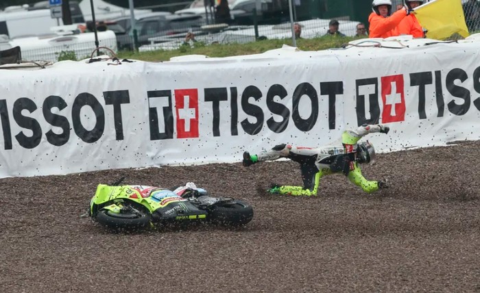 Kok Bisa Baju Balap Morbidelli Terbuka saat Kecelakaan?