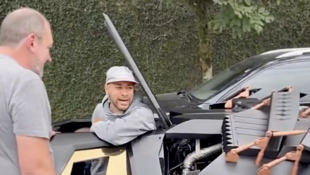 Neymar Punya Mobil Batman: Harga Rp 25 M, Tak Bisa Dipakai di Jalan Raya