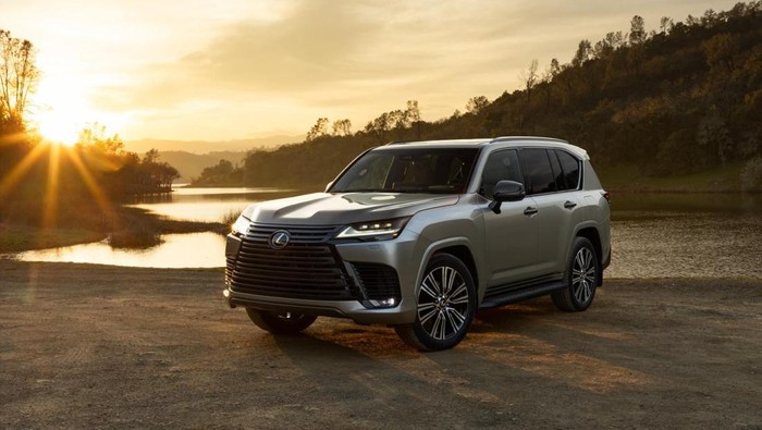 Lexus Lengkapi Semua Model dengan Teknologi Elektrifikasi di GIIAS 2025