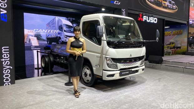 Mitsubishi Fuso di GIIAS 2025: Fighter X Terbaru-Canter buat Ngecas Baterai Truk