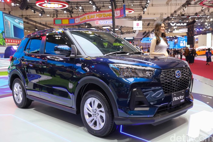 Konsumen Butuh Mobil Irit BBM, Rocky Hybrid Dipesan Segini Banyak