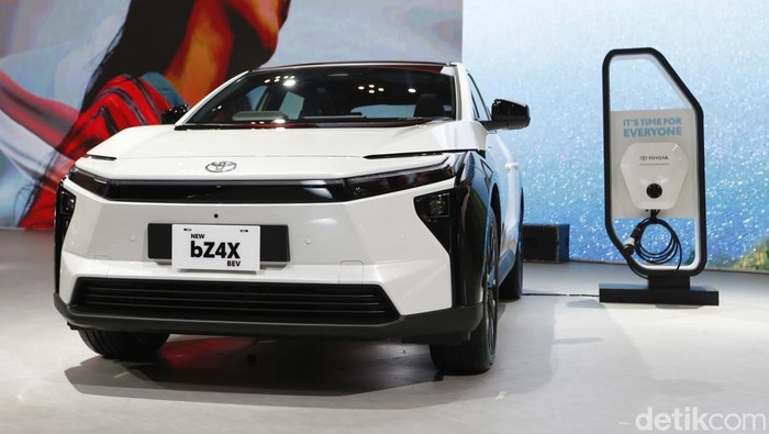 Toyota bZ4X Dirakit di RI Tahun Ini, Segini Persentase Kandungan Lokalnya