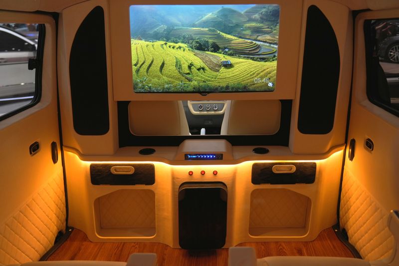 Wuling Tampilkan Mitra EV 'VIP Concept' di GIIAS 2025, Interiornya Mewah Banget