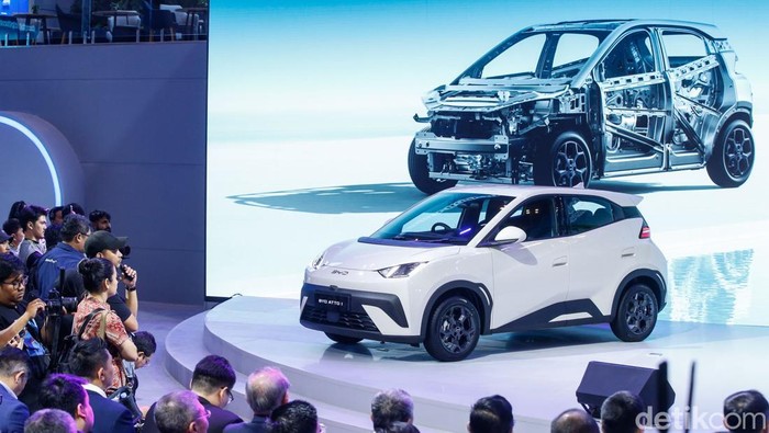 Laris Manis, Penjualan Mobil Listrik di Indonesia Tahun 2025 Meroket!