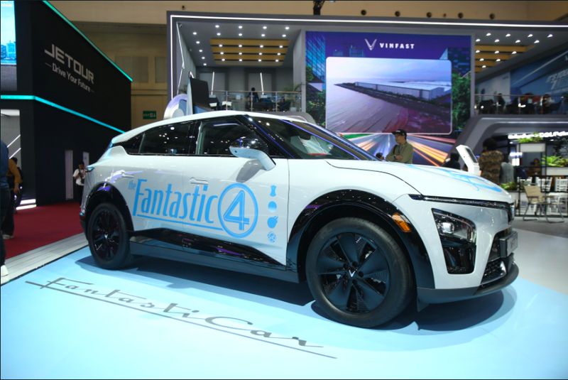 VinFast, Keluar dari Bayang-bayang Jadi Mobil Taksi, VinFast Pajang VF7 Edisi Disney
