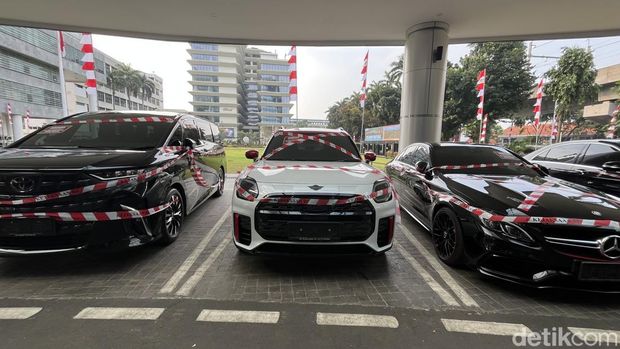 Daftar Mobil Mafia Migas Riza Chalid yang Disita Kejagung