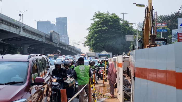 Proyek di Jalan TB Simatupang Sampai Desember, Siap-siap Macet Terus