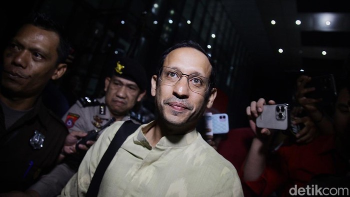 Intip Garasi Nadiem Makarim yang Ditetapkan Tersangka Korupsi Laptop