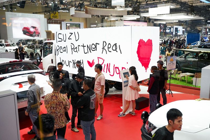 Isuzu, Isuzu Catat 969 SPK di GIIAS 2025, Naik 52 Persen dari Tahun Lalu