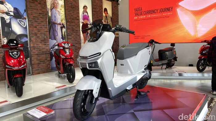 Honda, Yamaha, Honda PCX dan Yamaha Nmax Populer di RI, Yadea Siapkan Pesaing?