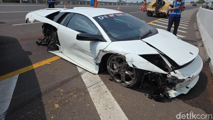 Lamborghini, Sanksi Pengemudi Lamborghini yang Tabrak Pembatas Tol