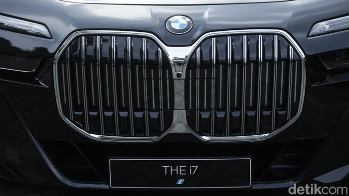BMW, BMW i7, BMW Banting Harga Gila-gilaan di China, i7 Turun Rp 660 Jutaan