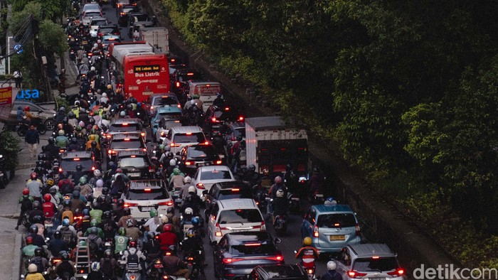 Solusi Jangka Pendek-Menengah Atasi Macet Jalan TB Simatupang