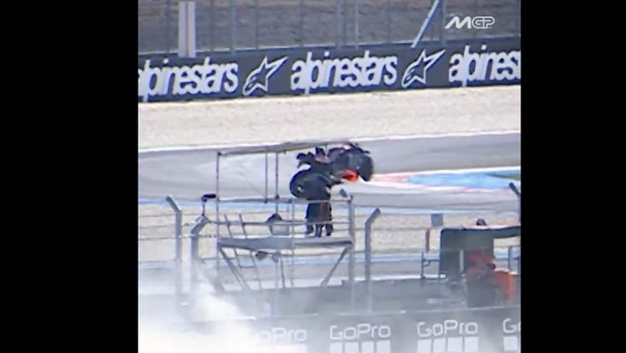 MotoGP, Nyaris Jadi Korban Motor 'Terbang' Acosta, Kameramen MotoGP Bilang Begini