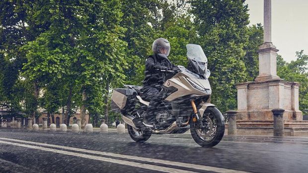 Honda Luncurkan Motor Sport Touring Bertampang PCX