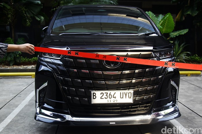 Identitas Alphard yang Dikembalikan KPK usai Disita dari Eks Wamenaker Noel