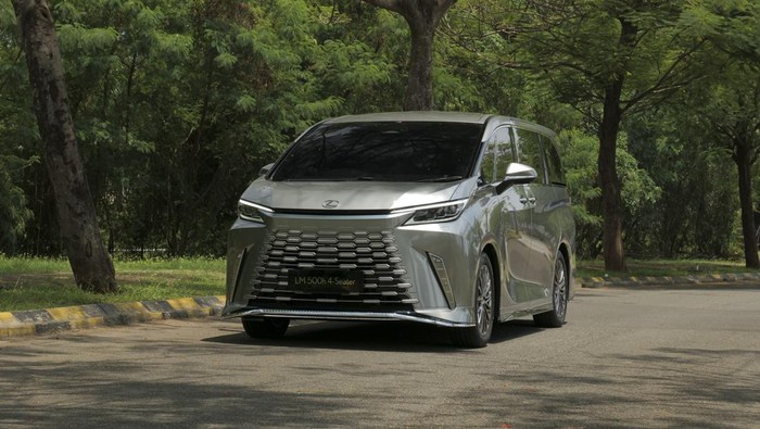 Lexus, Lexus Kuasai Pasar Mobil Hybrid Mewah di RI, Segini Penjualannya