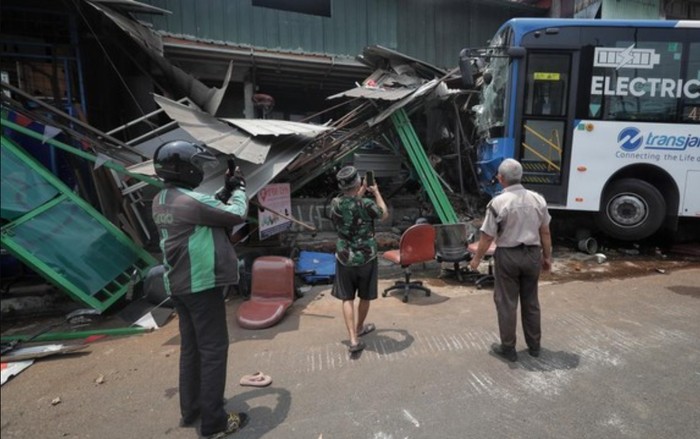 Pelajaran dari Kecelakaan Bus Listrik Transjakarta di Setiabudi
