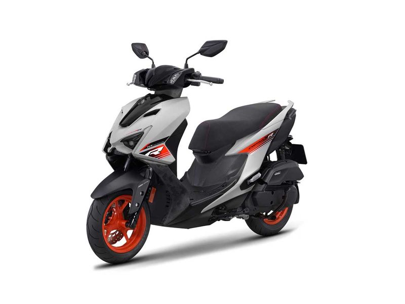 Spek Skutik Dek Rata Yamaha Penantang Vario 160: Isi Bensin Gak Perlu Buka Jok