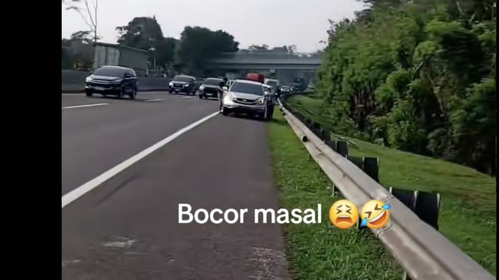 Viral Ban Mobil Bocor Massal di Tol Cipularang