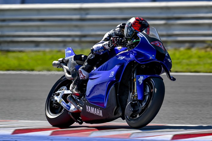 MotoGP, Yamaha, Hasil Tes Motor MotoGP Yamaha: Ini Perbandingan Mesin V4 dan Inline