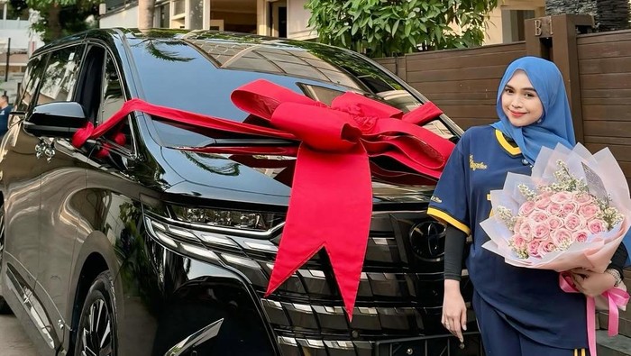 Intip Spek Mobil Kerja Baru Ria Ricis yang Harganya Rp 1,7 Miliar